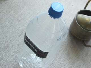 これこれ。アルカリイオン水のボトル。